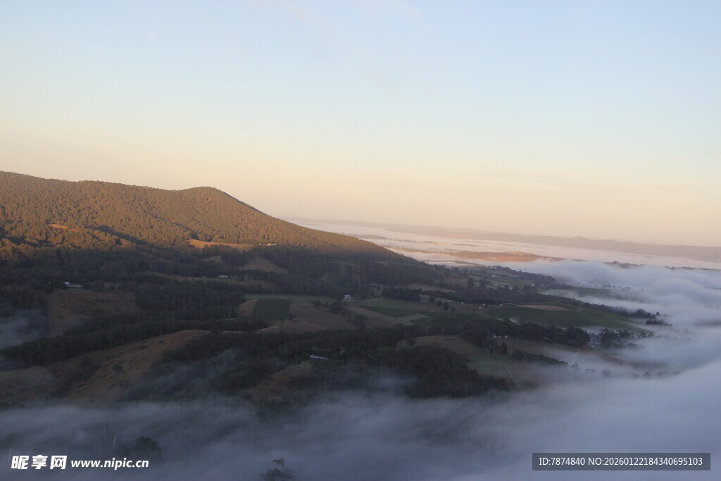 山间云海日出美景