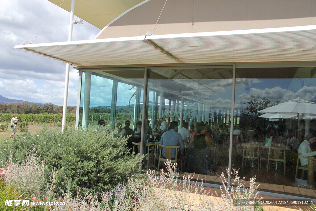 现代玻璃建筑户外景观