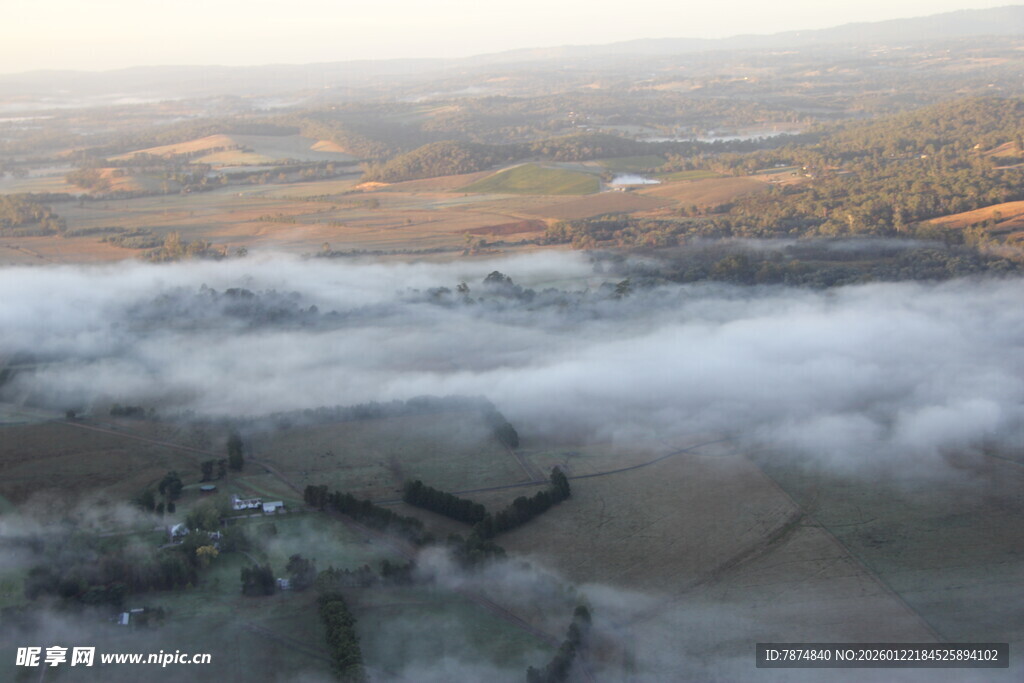 云海之上的美丽景致