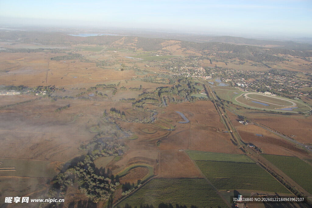 俯瞰广袤多彩田园风光