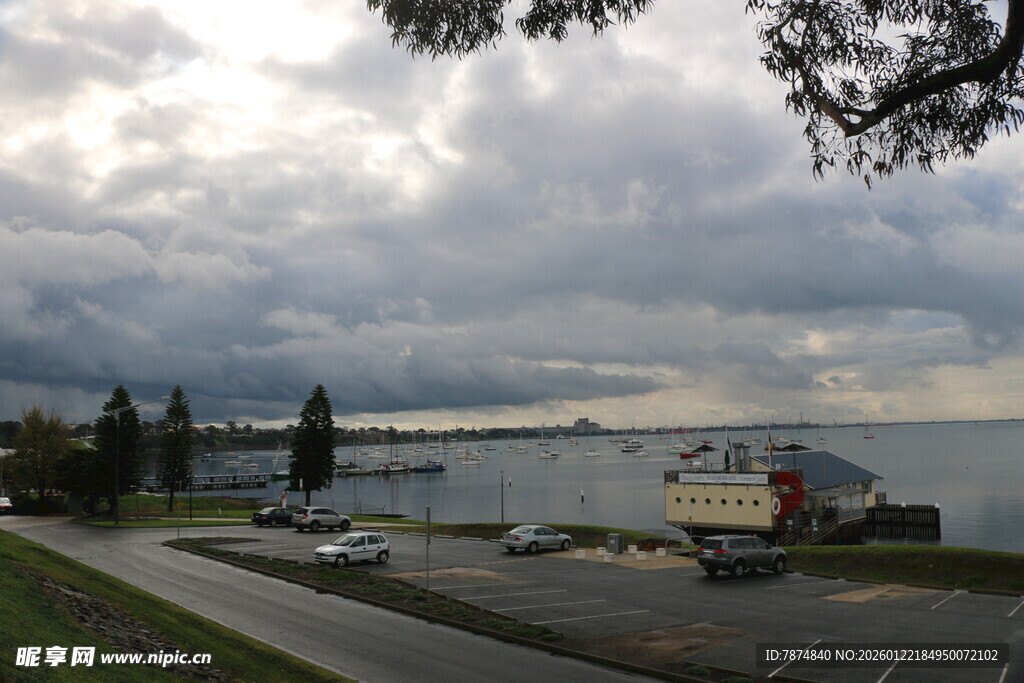 湖畔风景 宁静的水边景致