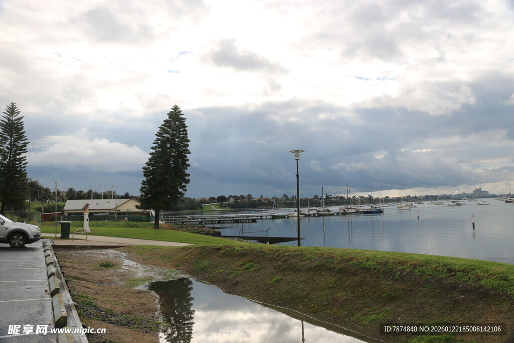 湖畔风景 宁静宜人