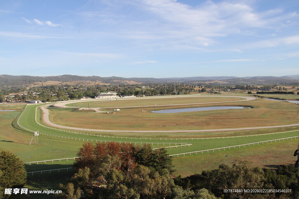 秋日广袤田野风光