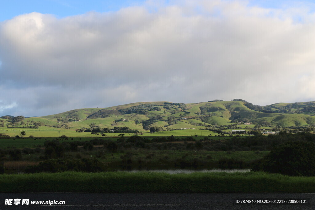 青山绿野间的美丽风光