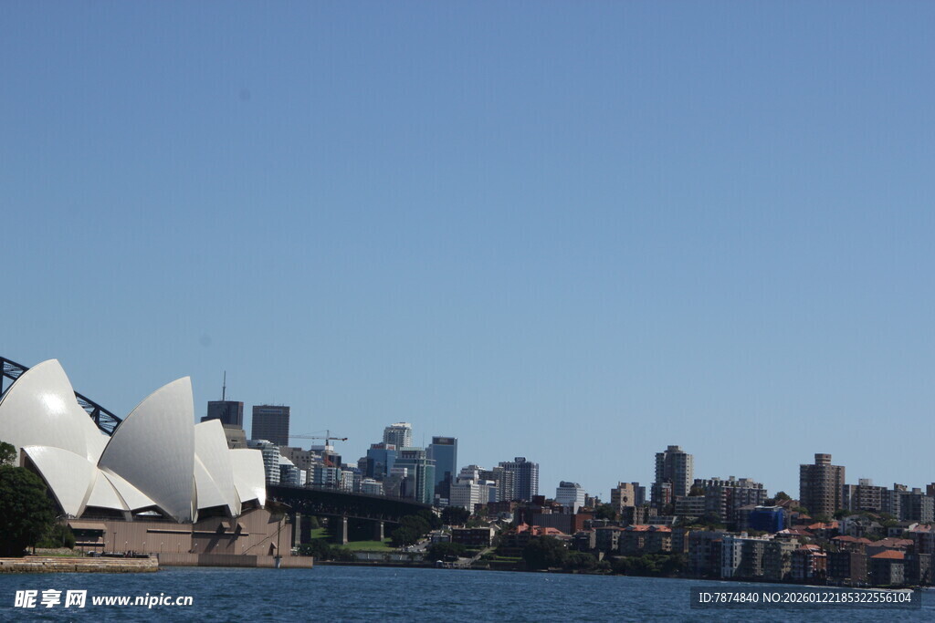 悉尼歌剧院与城市天际线