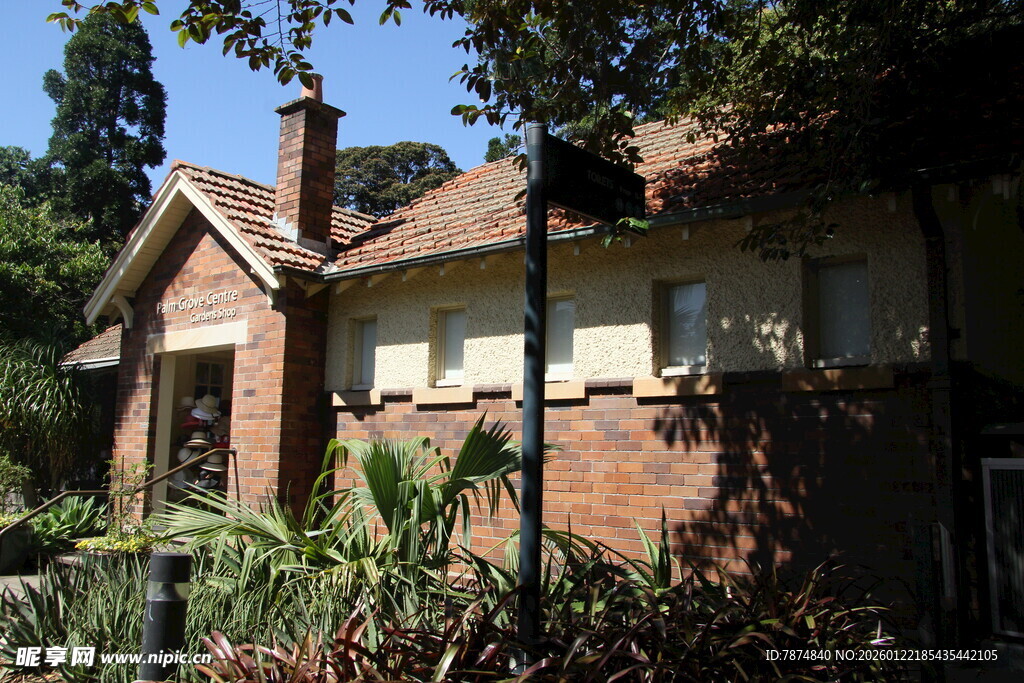 红砖小屋 隐于绿植之间