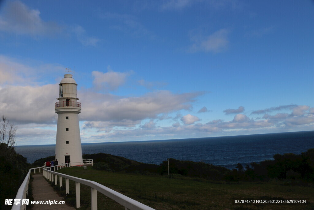 海岸灯塔景致