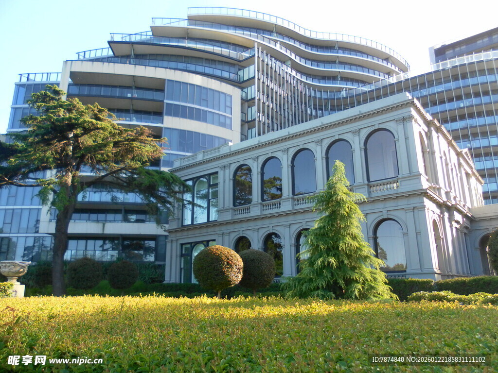 现代与古典建筑融合景观