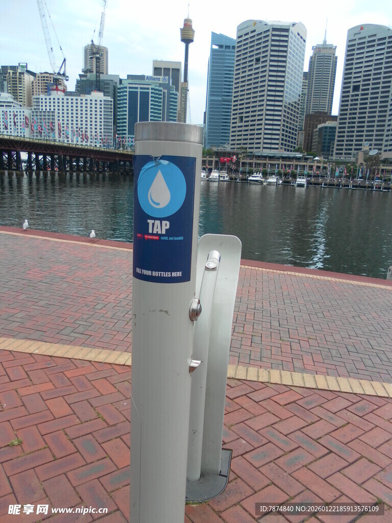 悉尼港口旁的标识设施