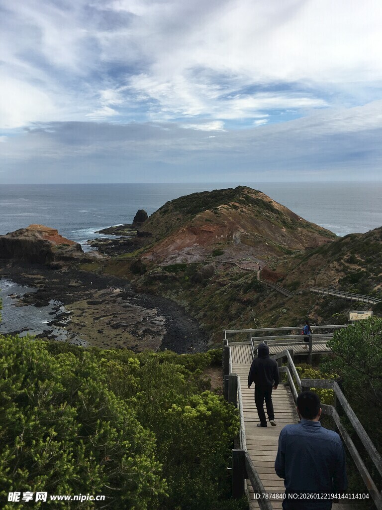 海边步道上的漫步之旅
