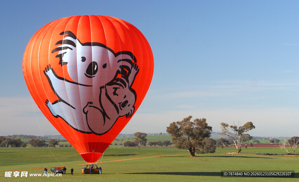 卡通图案热气球升空