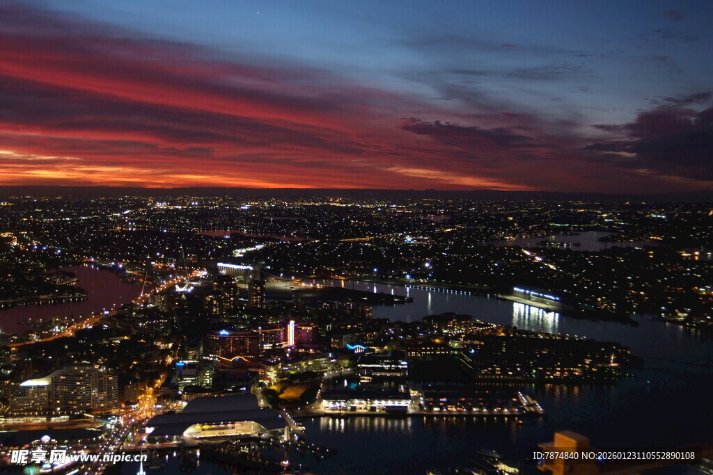 城市夜幕下的绚烂天际线