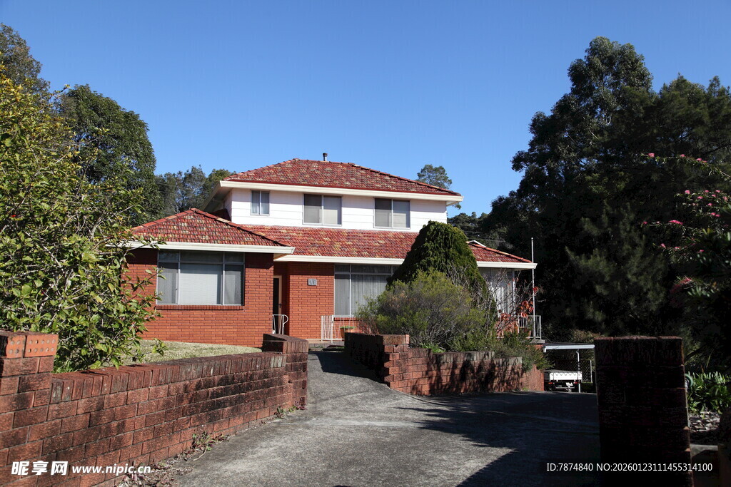 红砖住宅 绿树环绕美景