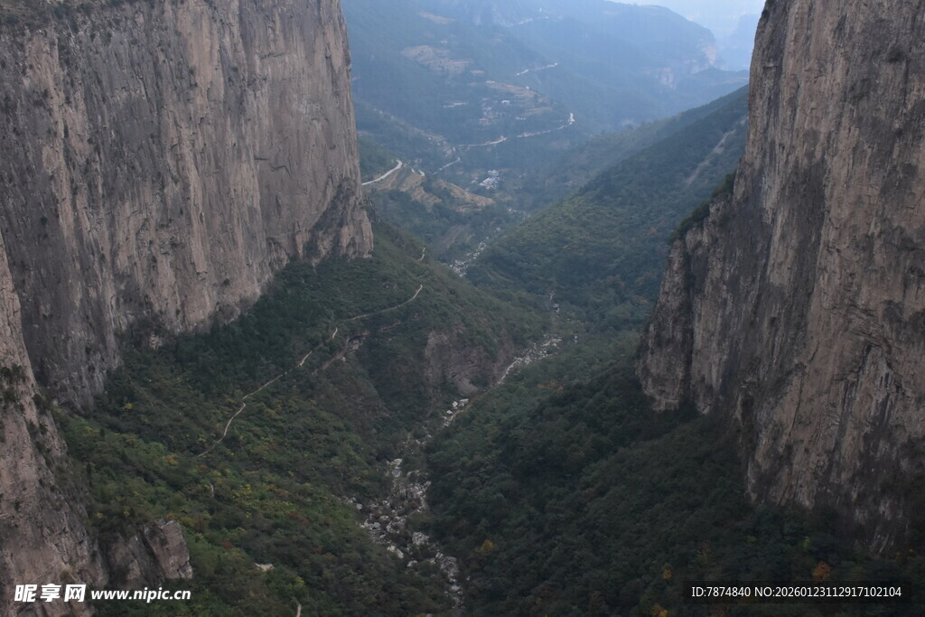 壮丽峡谷景观