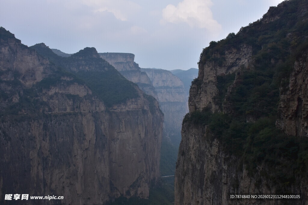 壮丽峡谷景观