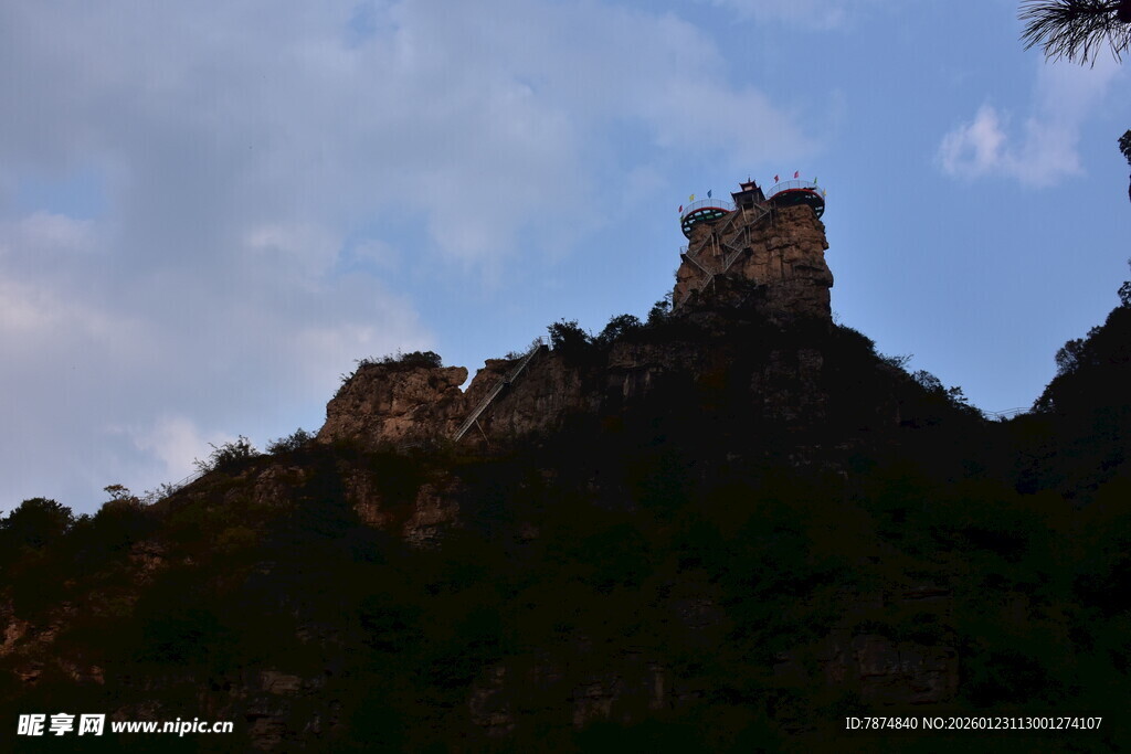 山巅古堡 尽显雄浑之美