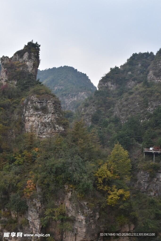 山间奇峰景色秀丽