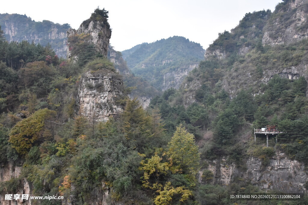 奇峰林立的壮美山景