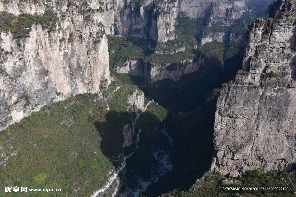 壮丽险峻的峡谷风光