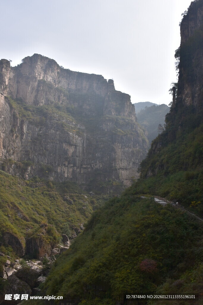 壮丽山间公路景观