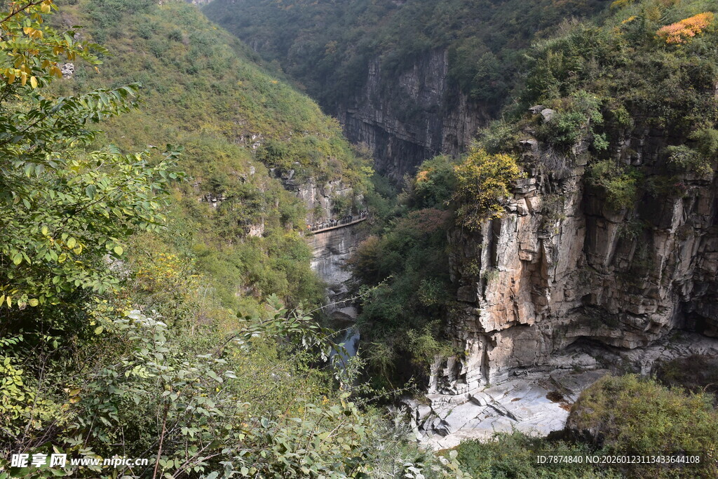 山间峡谷美景