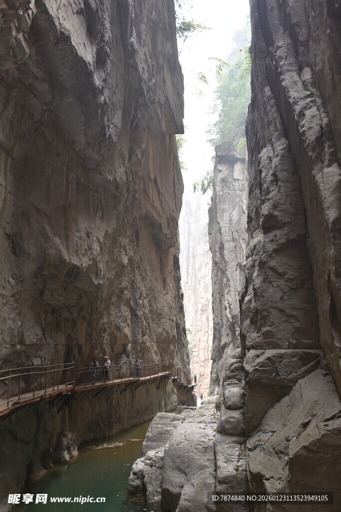 峡谷栈道风光