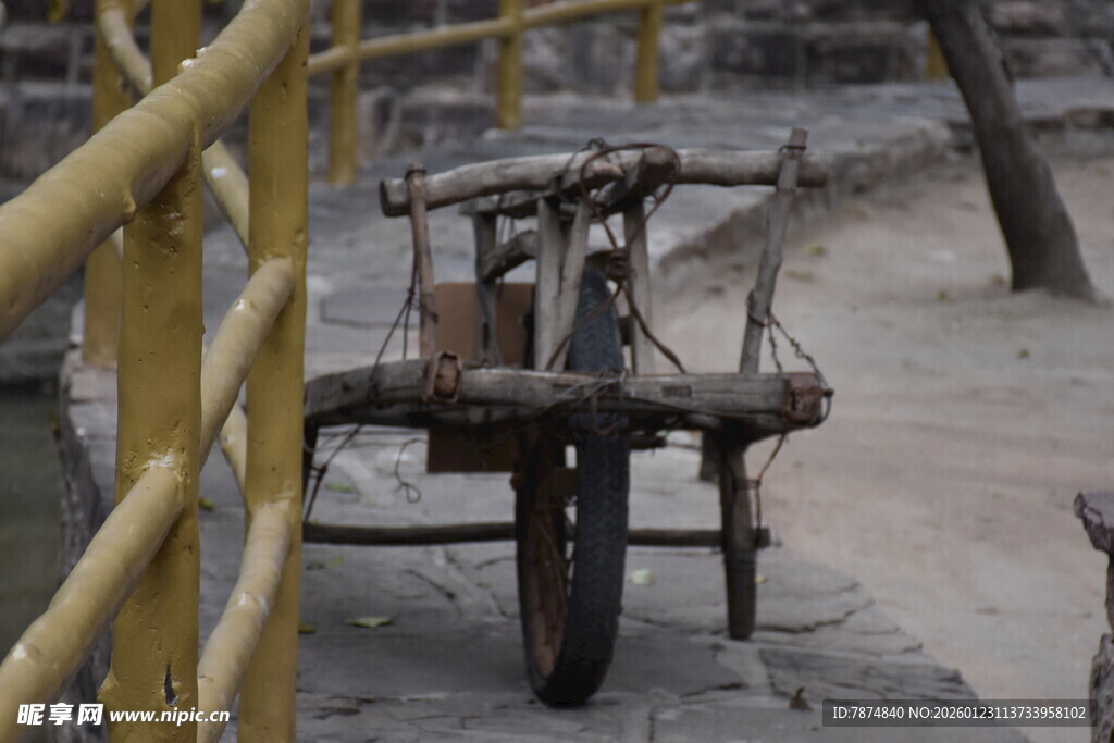 老式手推车 岁月的痕迹