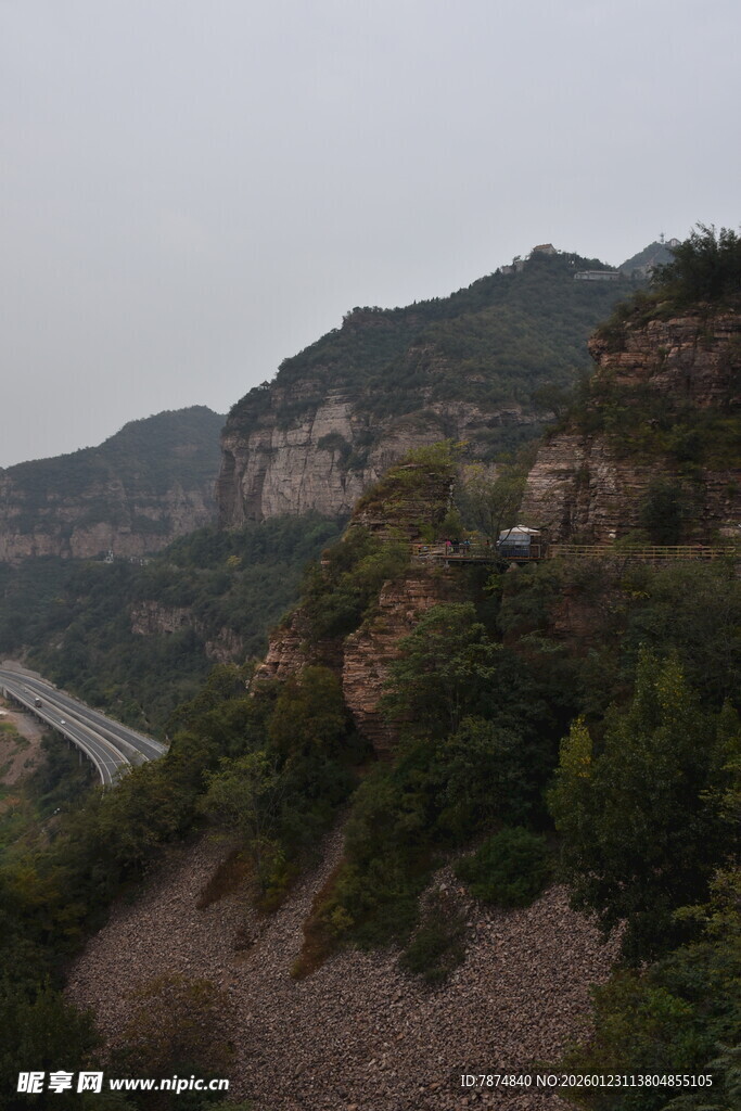 山间景色 山峦植被相映