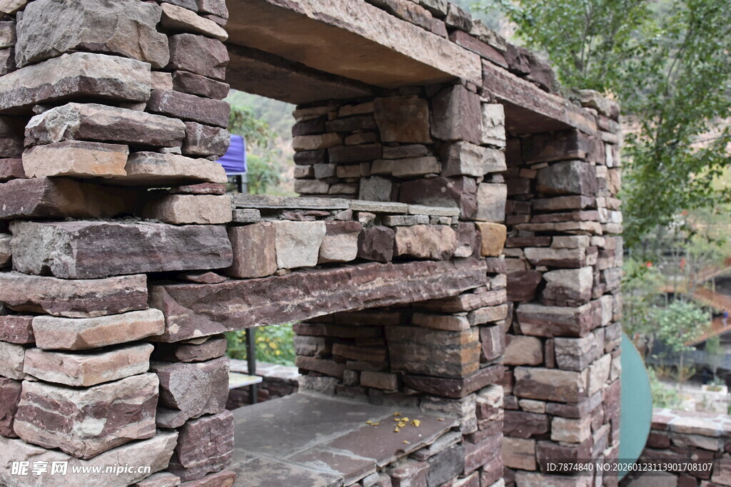 石砌置物架 古朴自然风