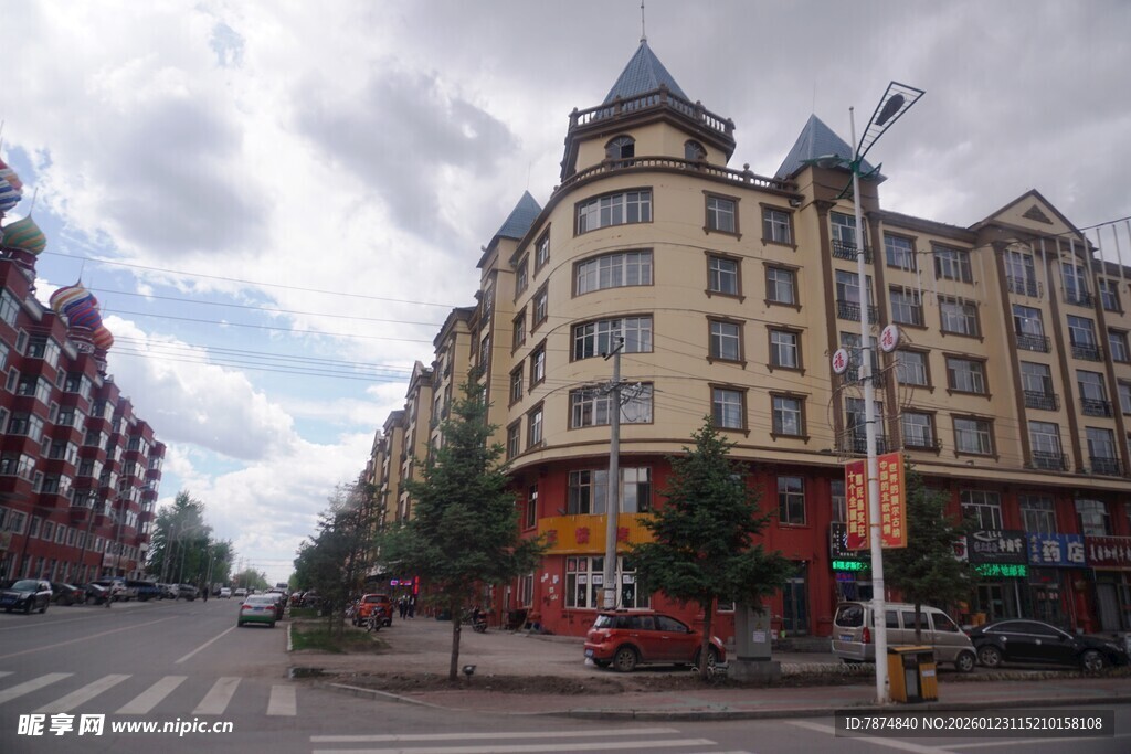 欧式风格街边多层建筑