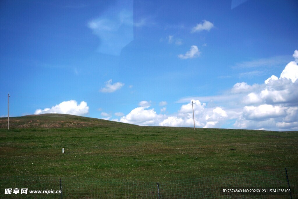 草原蓝天美景
