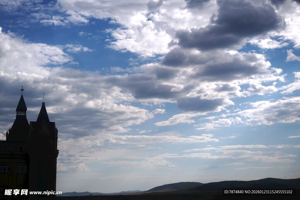 城堡上空的壮丽云层