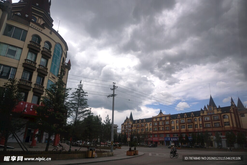 城市广场阴天景象