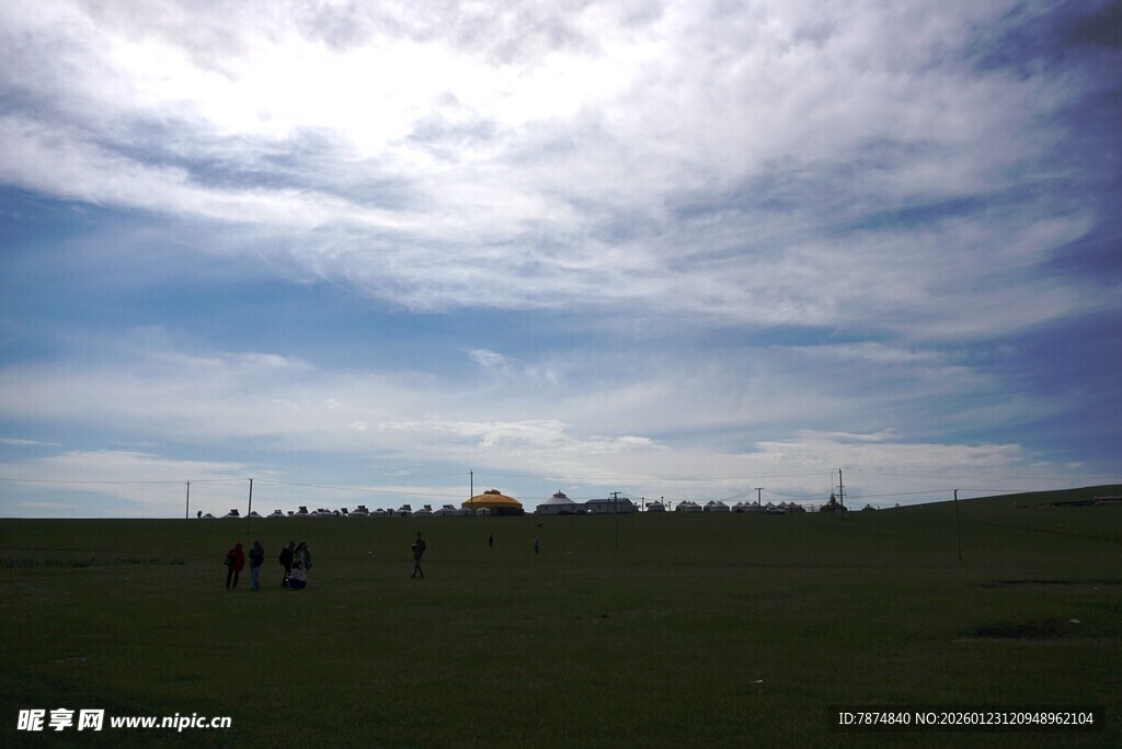 草原风光 蓝天白云下的美景