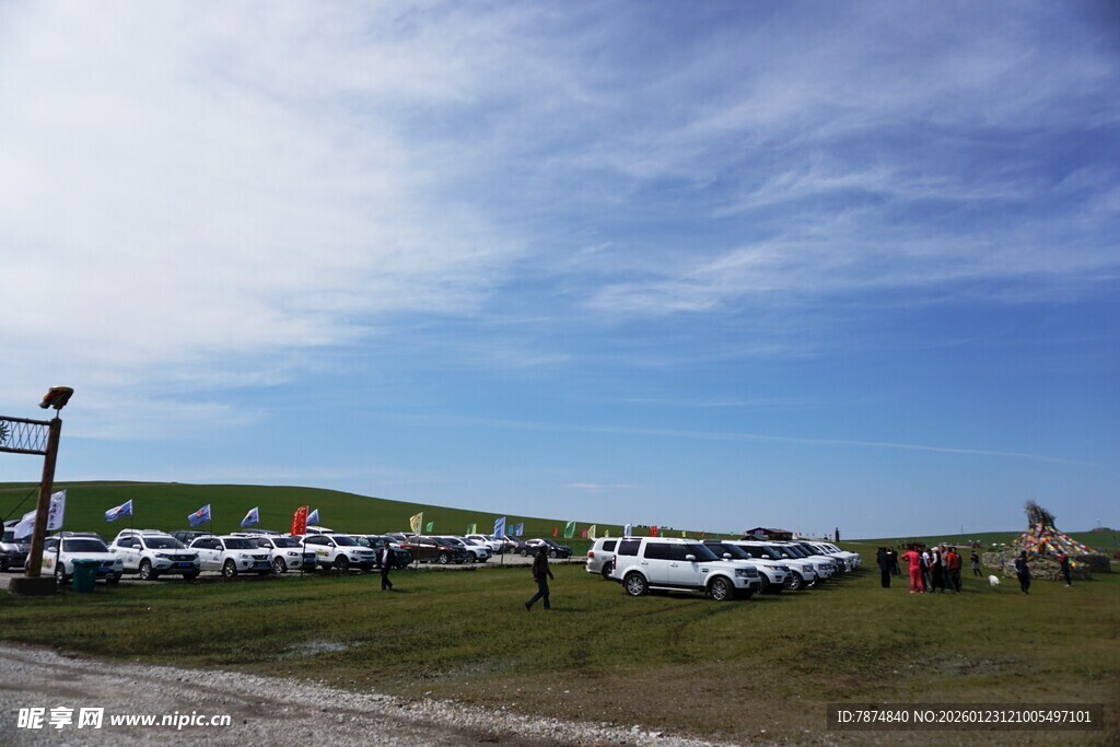 户外草地停车露营场景