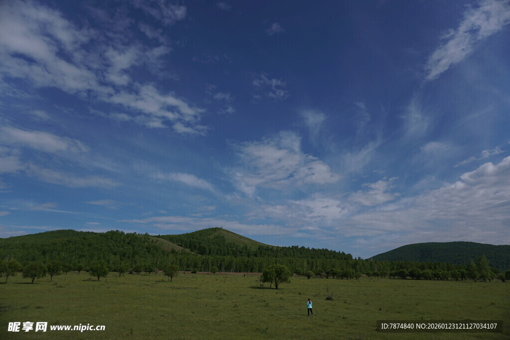 草原蓝天青山美丽风光
