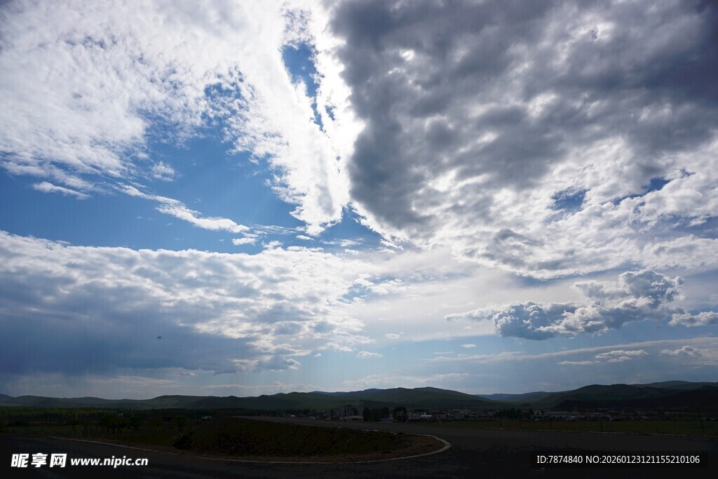 天空中飘动的壮丽云彩