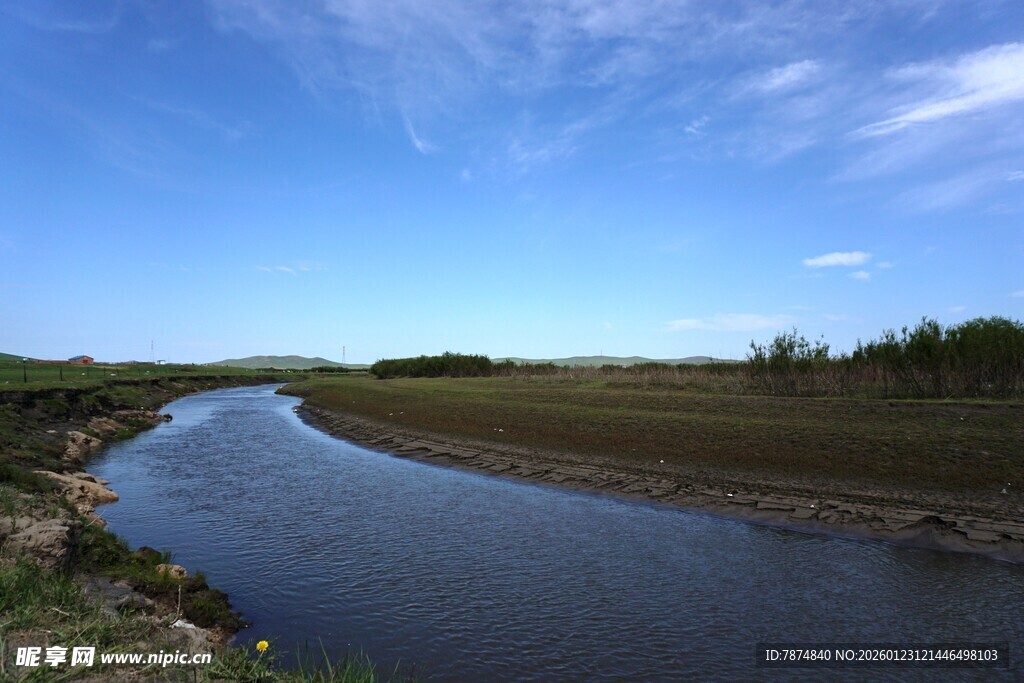 河畔风光 宁静自然之美