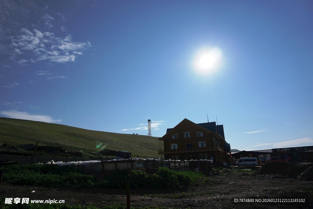 草原上的阳光小屋