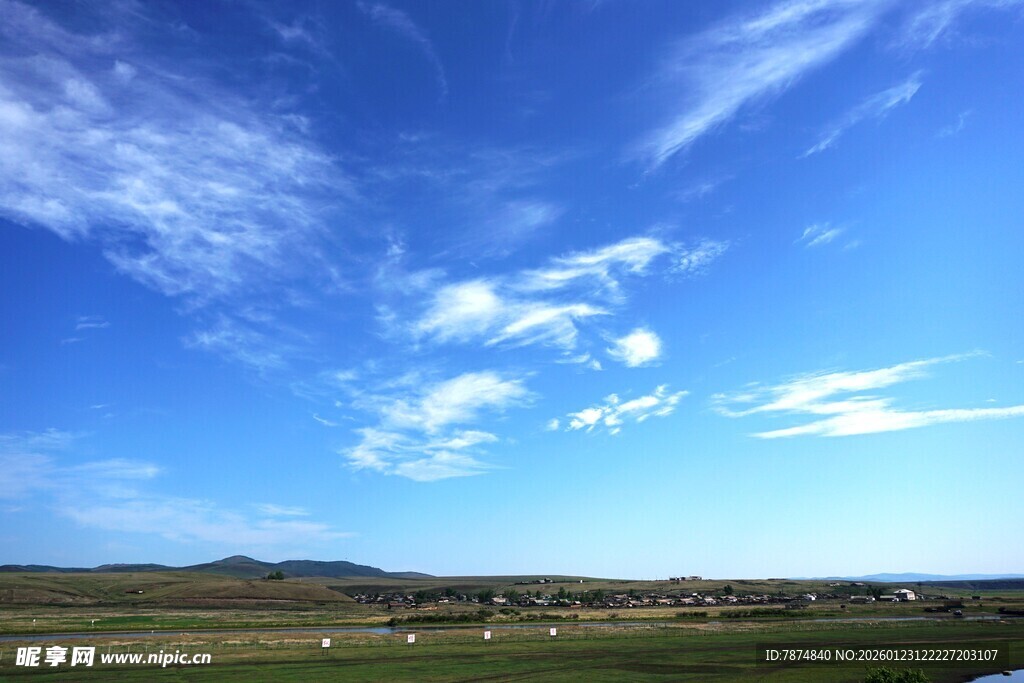 草原蓝天美景