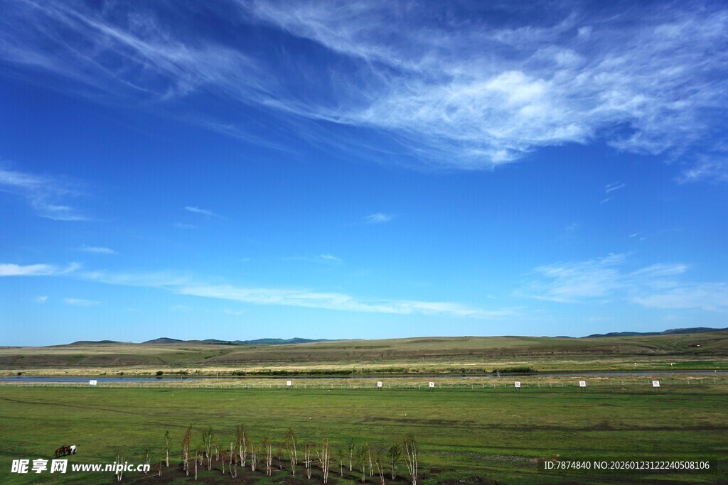草原蓝天美景