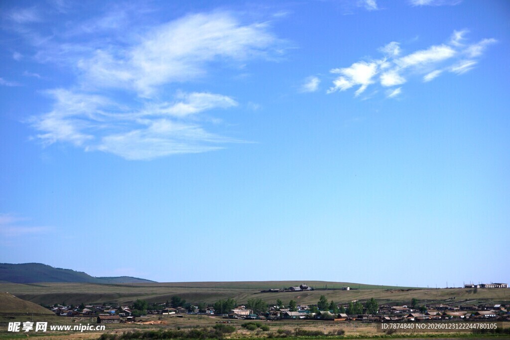 蓝天之下的广袤田园风光