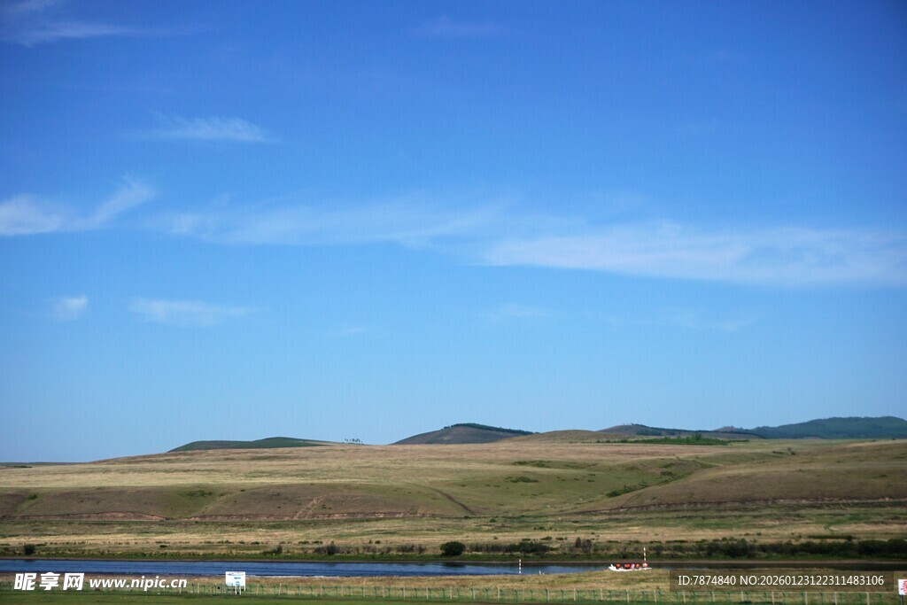 草原蓝天美景