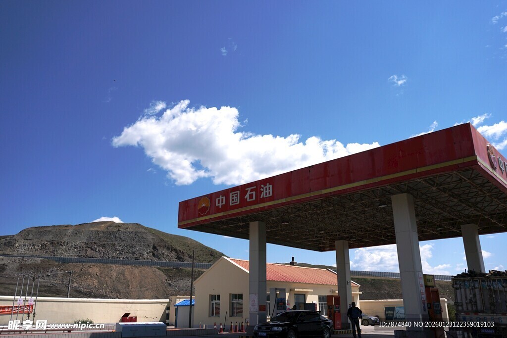 乡村加油站的日常景象