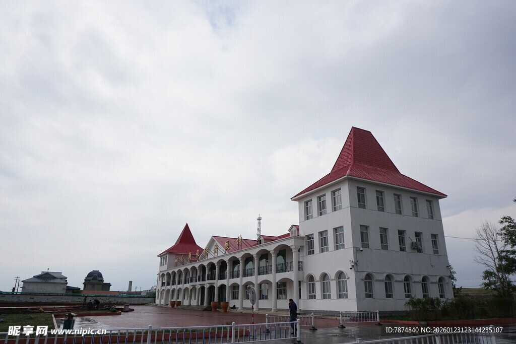 欧式红顶建筑外观景致