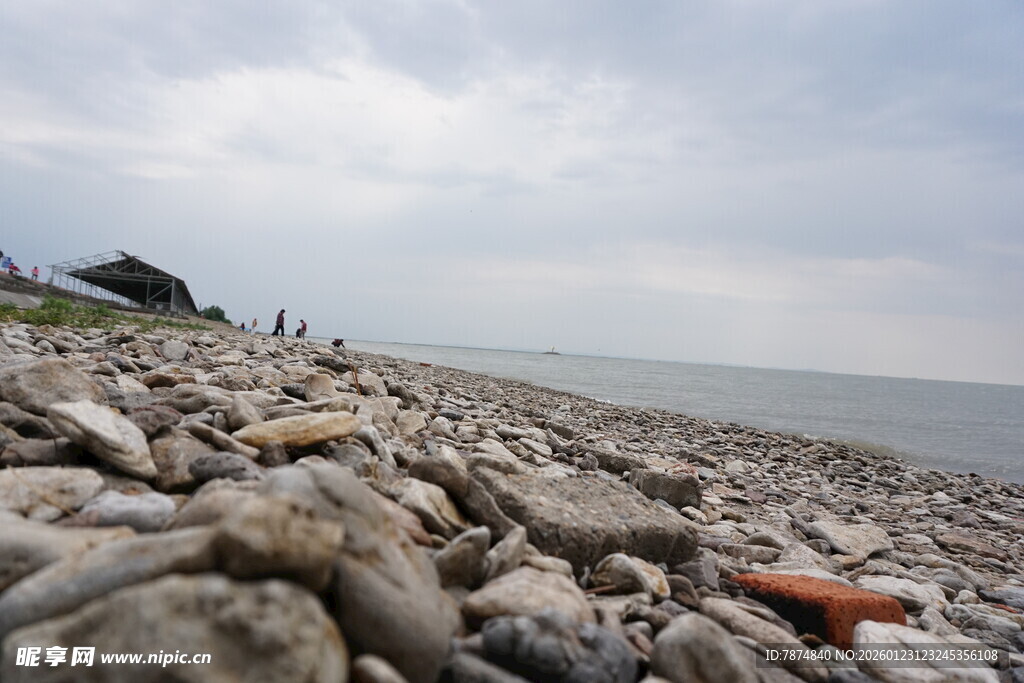 海边碎石滩 宁静自然景