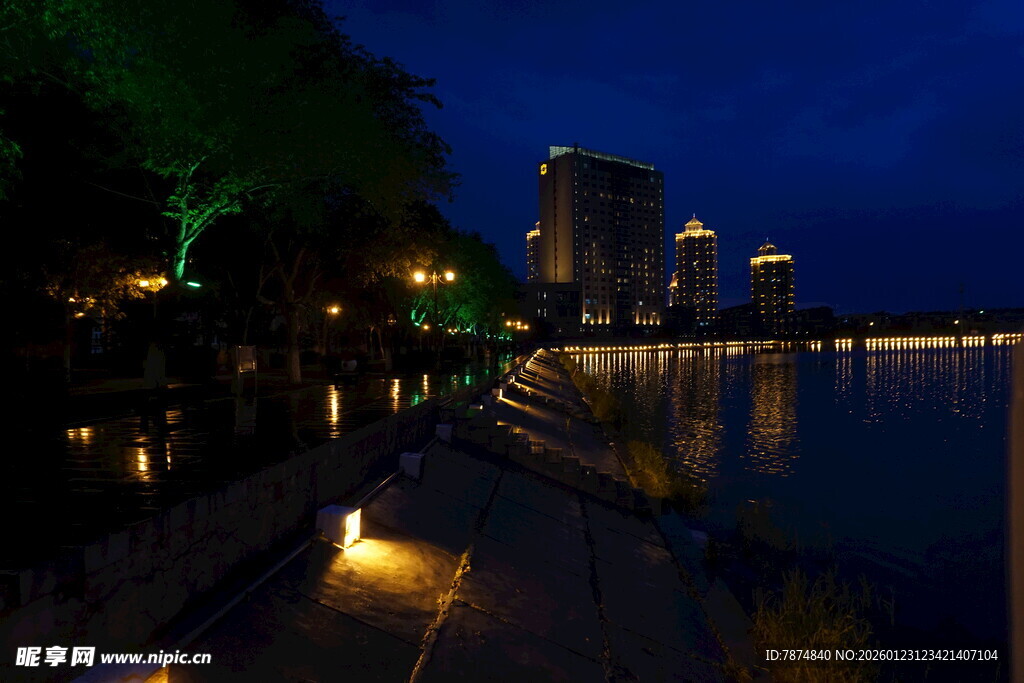 河畔夜景 城市璀璨灯火