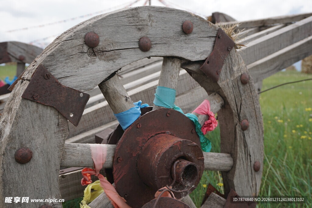 古老风车细节特写