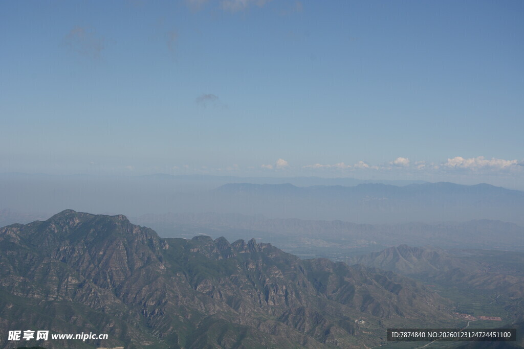 壮丽山景 天际下的连绵山脉