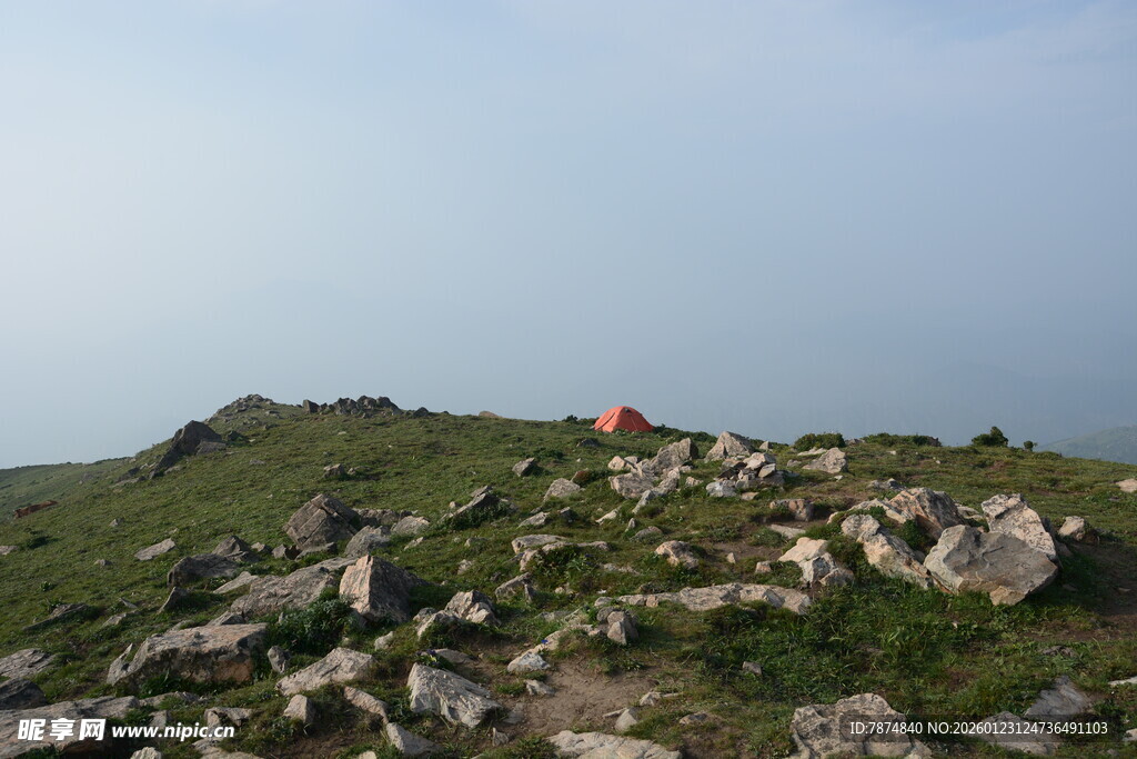 山顶露营场景